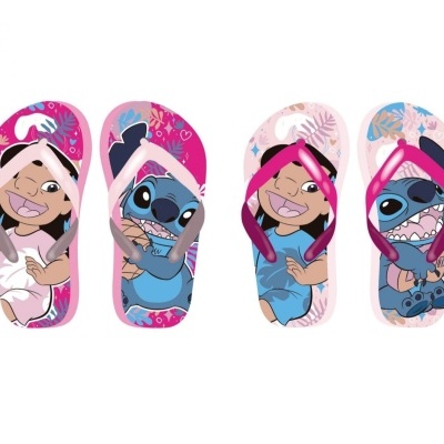 Dois pares de chinelos infantis com personagens de desenhos animados e tiras cor-de-rosa