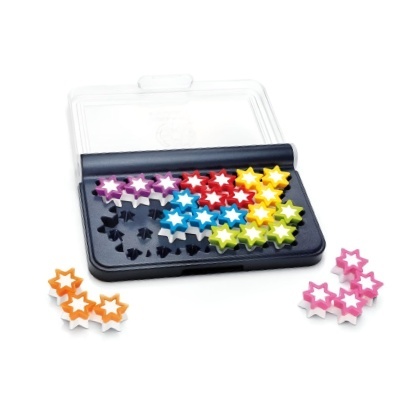 Jogo de lógica com peças em forma de estrelas coloridas num tabuleiro preto.