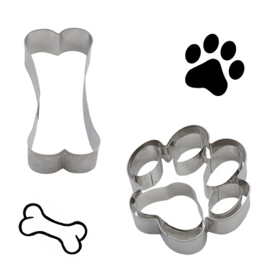 Cortadores metálicos para biscoitos em forma de osso e pata de cão com desenhos em fundo branco