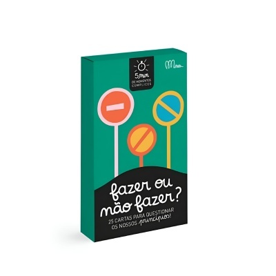 Caixa de cartas 'fazer ou não fazer?' com sinais de trânsito e texto em português.