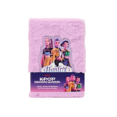 Caderno peluche rosa com personagens e texto K-POP DEMON HUNTERS