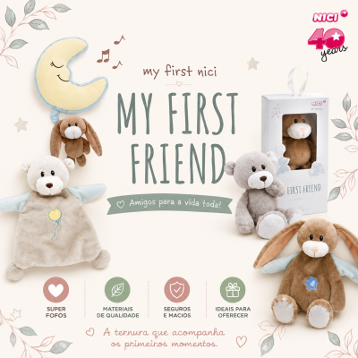 Conjunto de peluches NICI com ursos, coelho e lua amarela em fundo bege com texto MY FIRST FRIEND