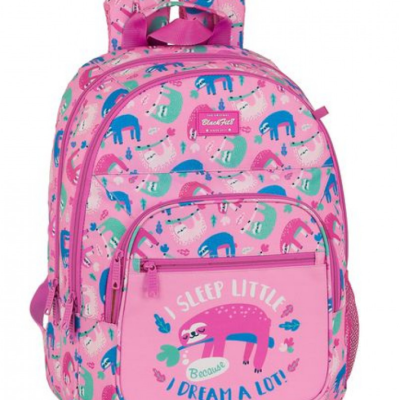 Mochila rosa com padrão de preguiças e texto 'SLEEP LITTLE Because I DREAM A LOT!'