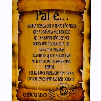 Placa decorativa de madeira envelhecida com texto em português sobre o significado de pai.