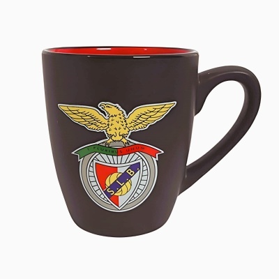 Caneca preta com interior vermelho e emblema do S.L.B.