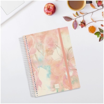 Agenda 2026-2027 com capa floral em tons pastel e elástico rosa