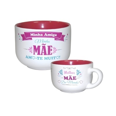 Duas chávenas de cerâmica branca com texto para mãe e amiga, interior rosa.