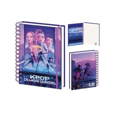 Caderno espiral KPOP DEMON HUNTERS com personagens animados e folhas pautadas.