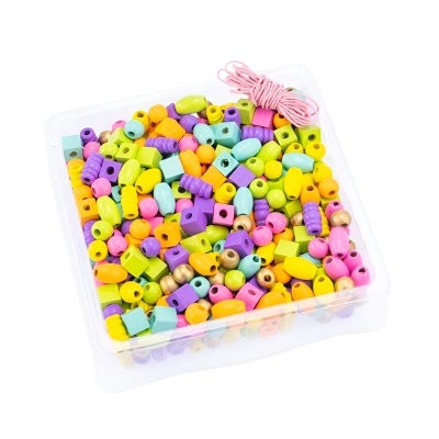 Conjunto de contas coloridas de madeira em caixa transparente com fio rosa