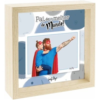 Porta-retratos de madeira com foto de homem e criança vestidos de super-heróis e frase 'Pai, és o melhor do Mundo!'