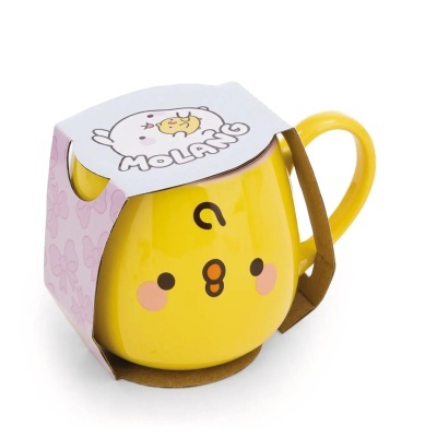 Caneca amarela com rosto sorridente e embalagem MOLANG