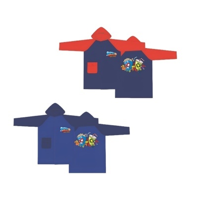 Casacos impermeáveis infantis azul e vermelho com estampas de personagens animados