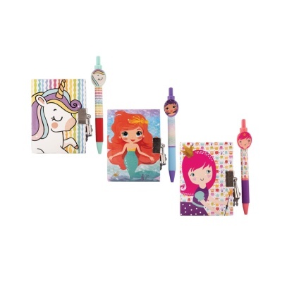 Três cadernetas decoradas com desenhos infantis e canetas coloridas combinando