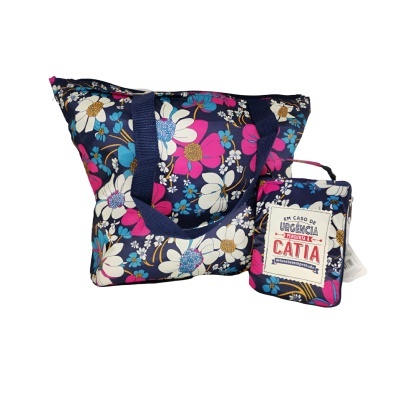 Conjunto de saco e carteira com padrão floral colorido e etiqueta explicativa