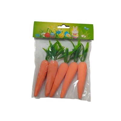 Pacote com cinco cenouras artificiais laranja com folhas verdes