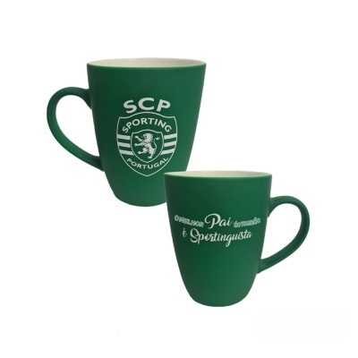 Duas canecas verdes com logo e texto do Sporting Clube de Portugal