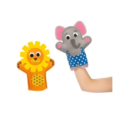 Fantoches de mão de animais, leão amarelo e elefante cinzento com roupa azul