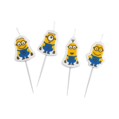 Velas em forma de Minions amarelos com macacões azuis e óculos pretos.