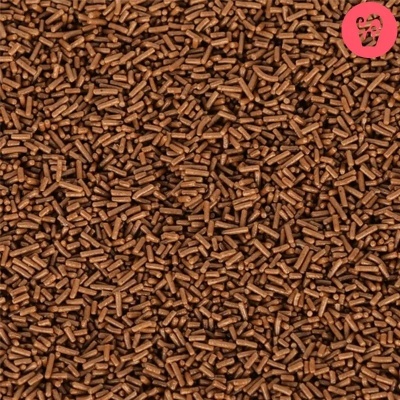 Granulado de chocolate castanho pequeno e alongado