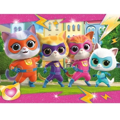 Quatro gatos de desenho animado em trajes de super-heróis coloridos em fundo rosa brilhante