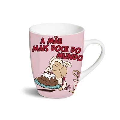 Caneca rosa com ilustração de ovelha e texto 'A Mãe Mais Doce do Mundo'