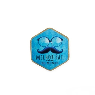 Adesivo azul hexagonal com óculos, bigode e texto 