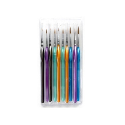 Conjunto de pincéis de pintura fina coloridos embalados em plástico
