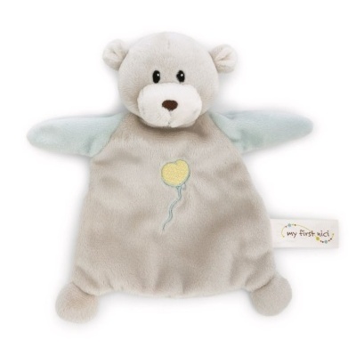 Pelúcia de urso cinza claro com braços azul claro e balão amarelo bordado