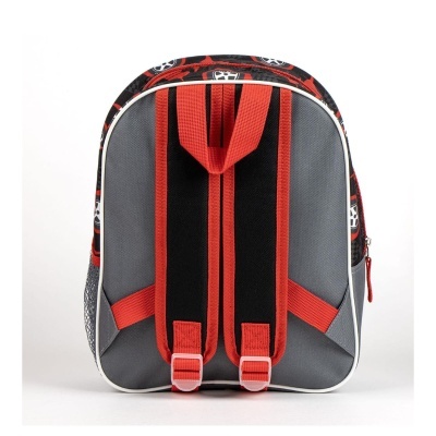 Mochila escolar cinza com detalhes vermelhos e pretos e padrão geométrico