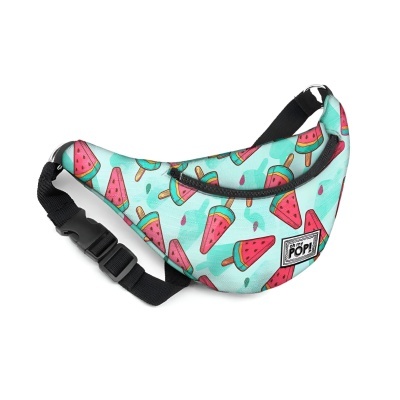 Bolsa pochete com padrão de melancias em fundo azul