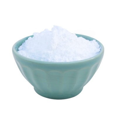 Taça verde com pó branco fino