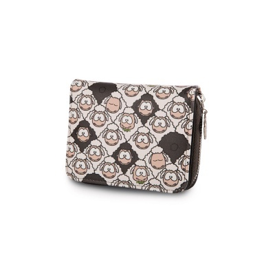 Carteira feminina com padrão de ovelhas coloridas e fecho metálico.