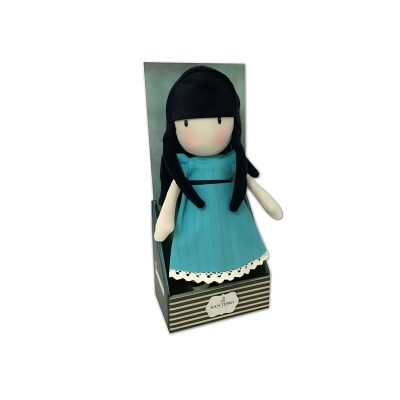 Boneca de tecido em vestido azul numa caixa de embalagem