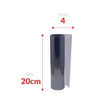 Rolo preto de filme plástico com indicações de largura 20cm e comprimento 4cm