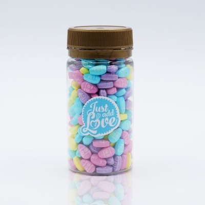 Frasco de pastilhas coloridas com rótulo 