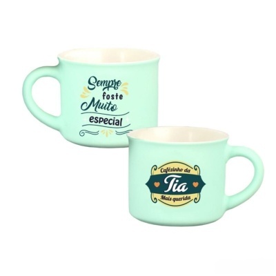 Dois copos de cerâmica verdes claros com texto em português