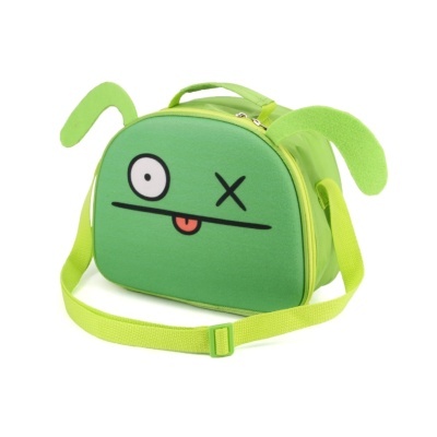 Mala infantil verde com carinha engraçada e orelhas azuis.