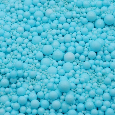 Pequenas esferas azuis de vários tamanhos