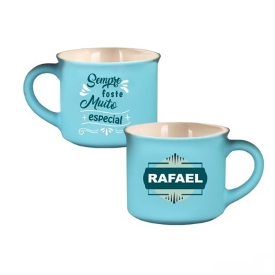 Duas canecas azuis com textos personalizados