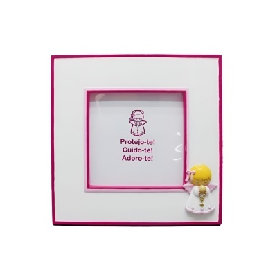 Moldura quadrada branca com bordas rosa e figura de menina com vestido branco