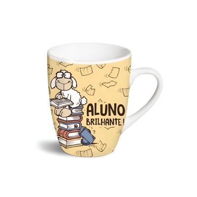 Caneca branca com desenho de carneiro e texto ALUNO BRILHANTE