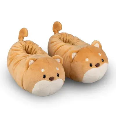 Chinelos de peluche castanhos em forma de cabeça de animal