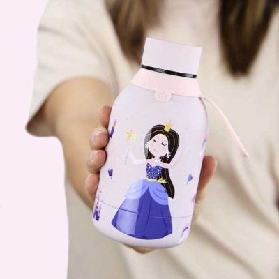 Garrafa térmica decorada com princesa azul e tampa rosa