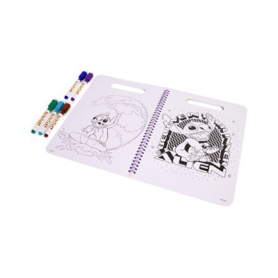 Livro de atividades para colorir do Stitch com marcadores coloridos