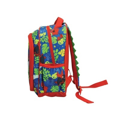 Mochila infantil azul com padrão colorido e alças vermelhas com relevo verde