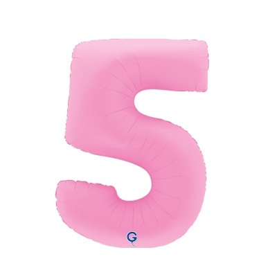 Balão rosa em forma do número 5 sobre fundo branco