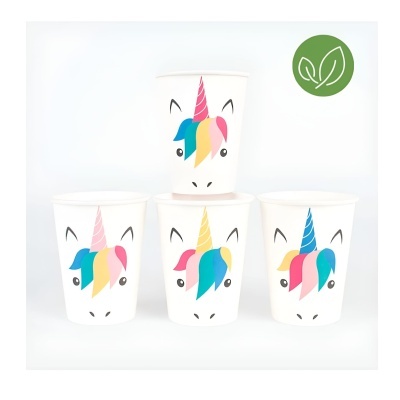 Conjunto de copos de papel com desenho de unicórnio colorido e símbolo verde de folhas.
