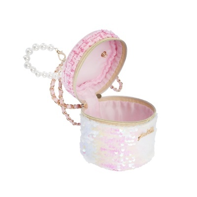 Estojo redondo branco com lantejoulas rosa e alças de pérolas