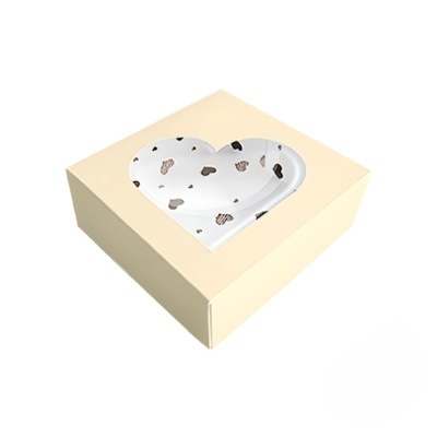 Prato de cerâmica em forma de coração branco com padrão de pequenos corações em caixa de cartão bege