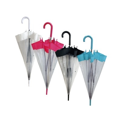 Quatro guarda-chuvas transparentes com punhos e bordas coloridas diferentes